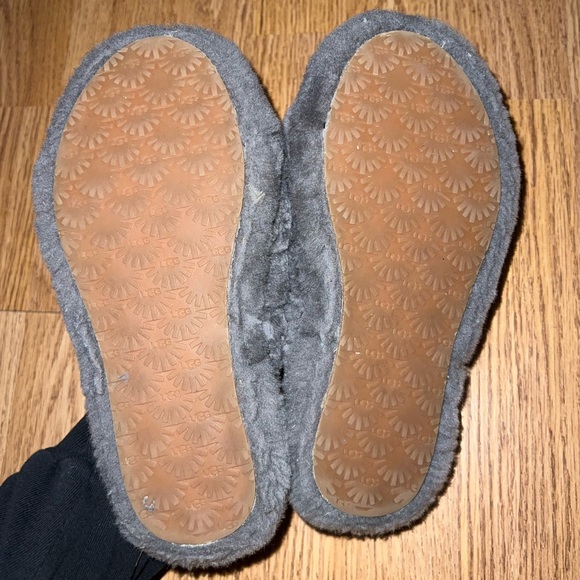 UGG Slippers - Picture 4 of 5